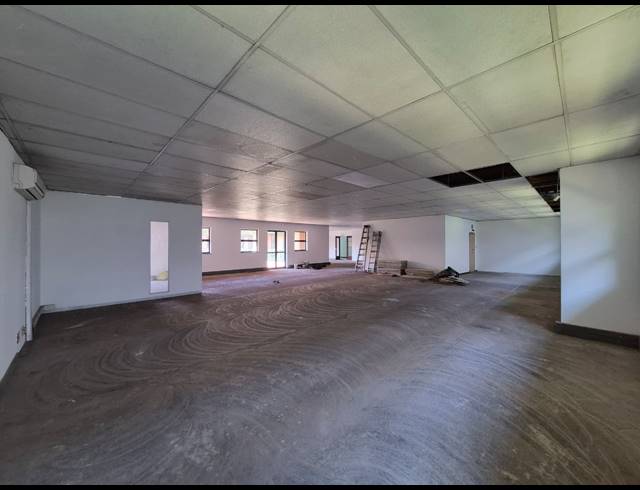 549M² OFFICE TO LET IN SUNNINGHILL
